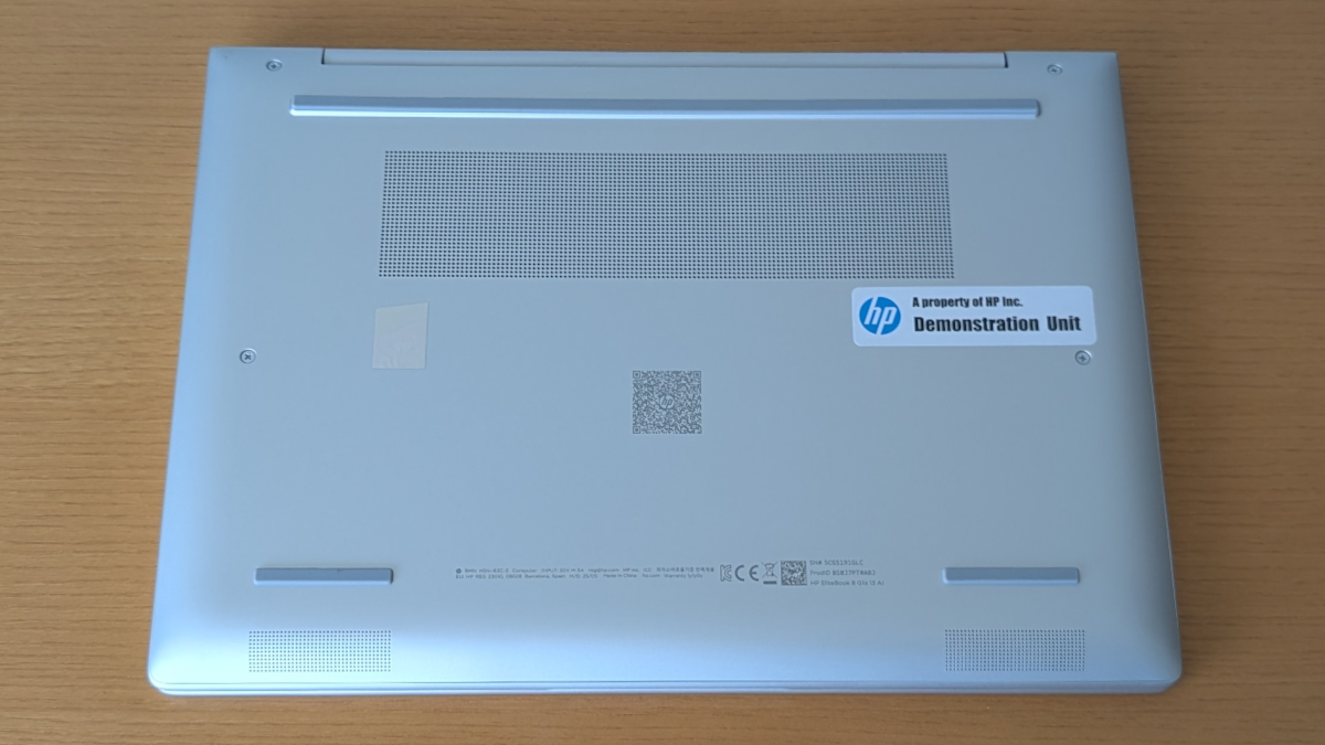 HP EliteBook 8 G1a 13 底面