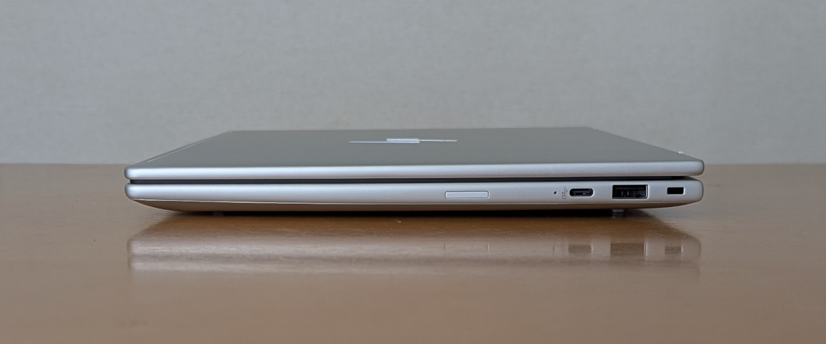 HP EliteBook 8 G1a 13 右側面