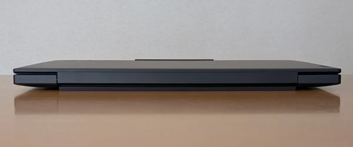 Lenovo ThinkPad X13 Gen 6(13.3型 Intel) 背面