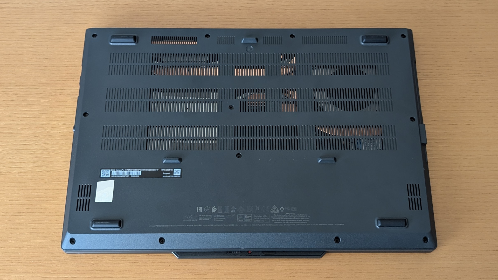 MSI VenturePro 15 A2RW 底面
