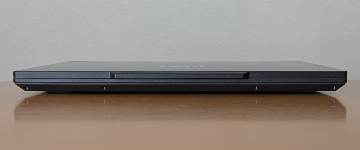 MSI VenturePro 15 A2RW 前面