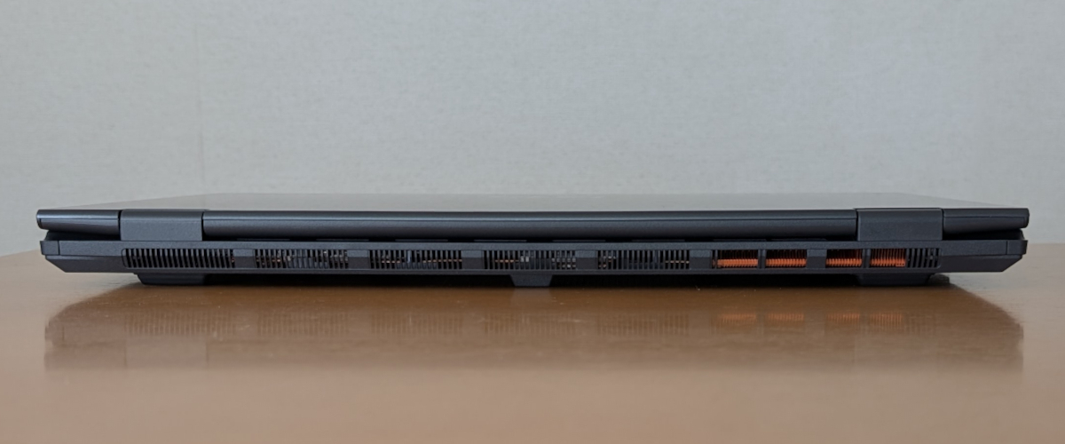 MSI VenturePro 15 A2RW 背面