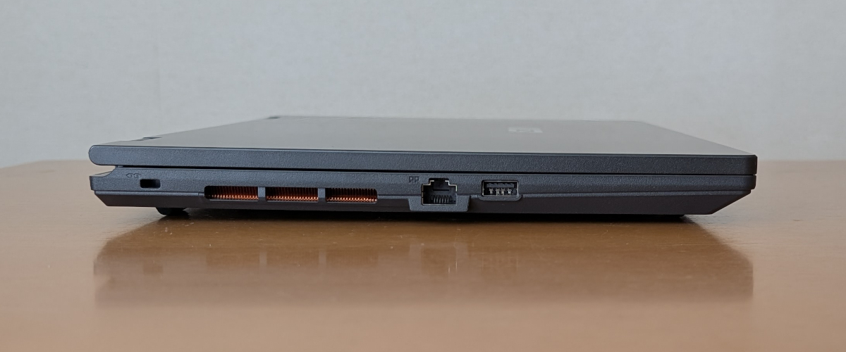 MSI VenturePro 15 A2RW 左側面