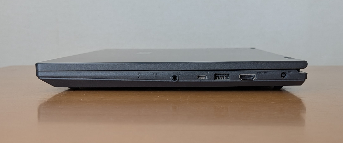 MSI VenturePro 15 A2RW 右側面