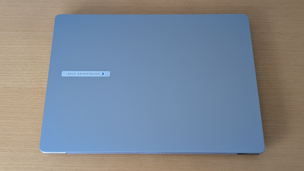 ASUS ExpertBook P3 ( PM3406CKA) 天板