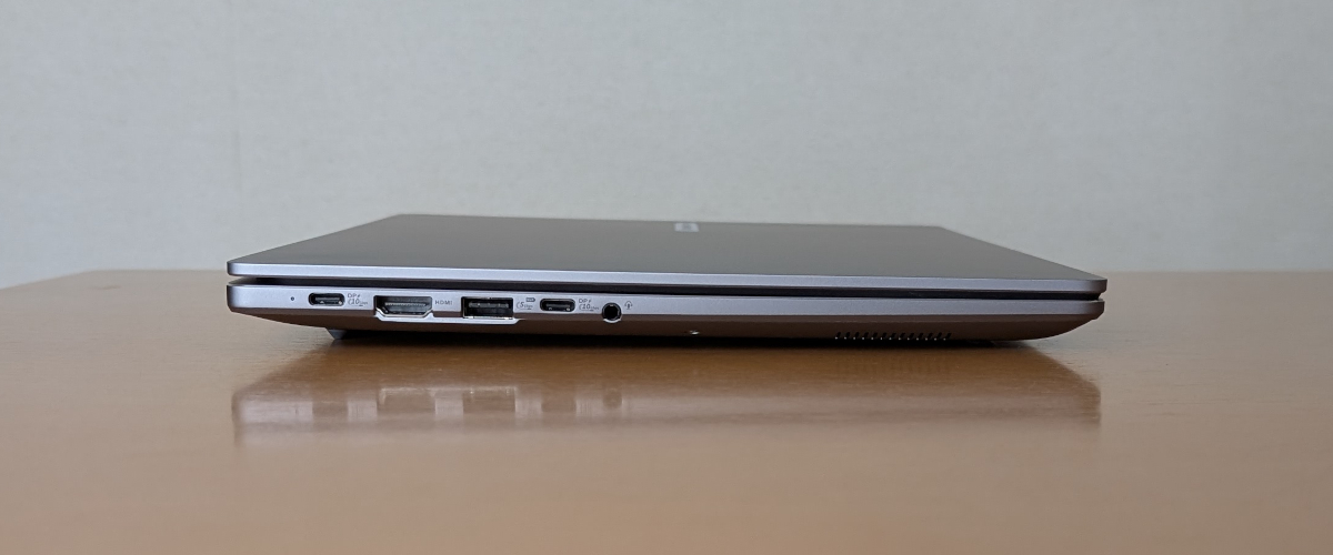 ASUS ExpertBook P3 ( PM3406CKA) 左側面