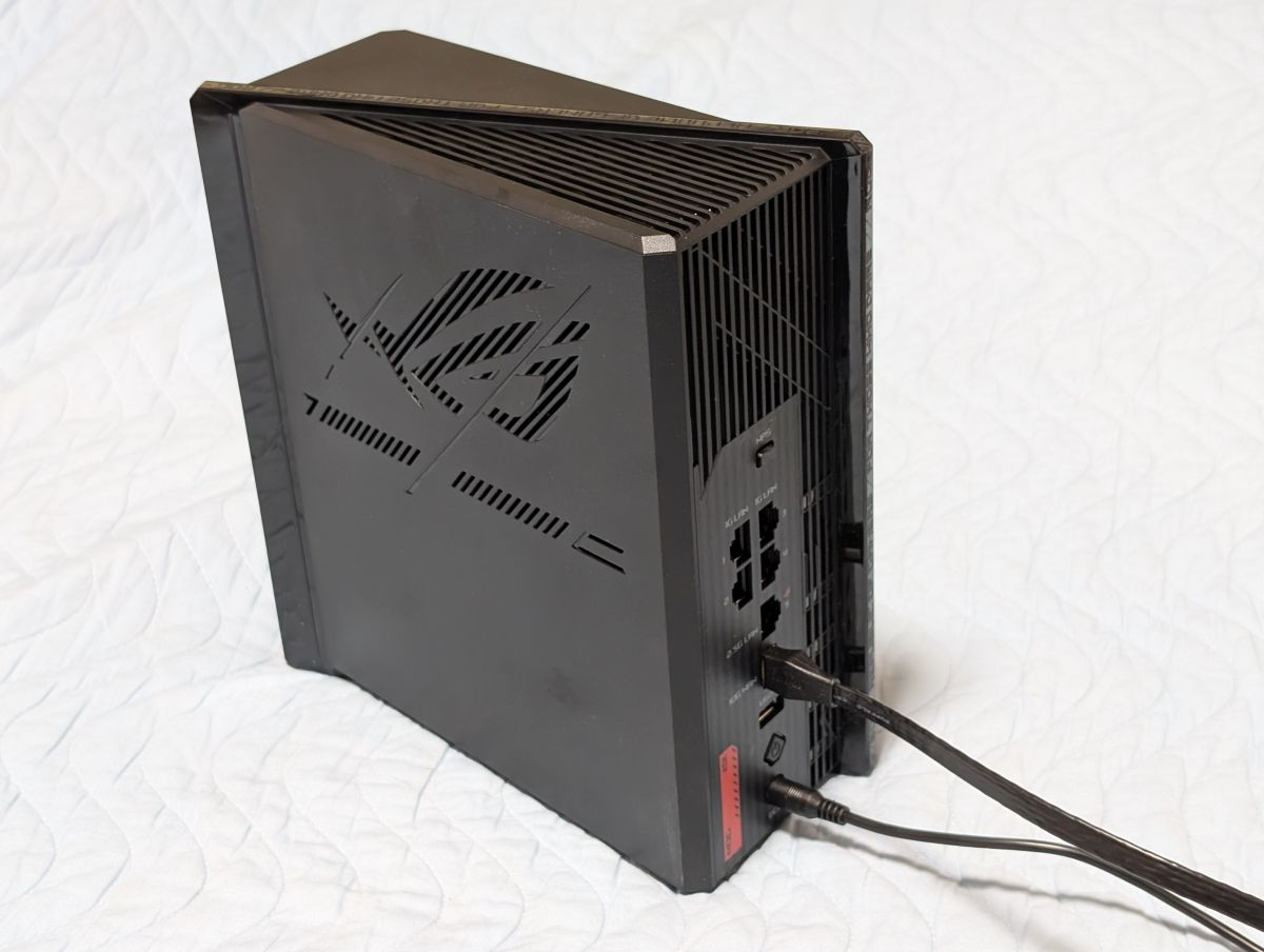 ASUS ROG Strix GS-BE7200X 背面