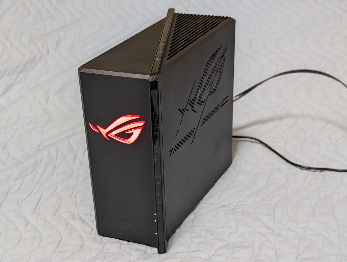 ASUS ROG Strix GS-BE7200X 前面