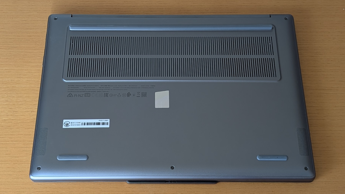 Lenovo IdeaPad Pro 5 Gen 10(14型 AMD) 底面