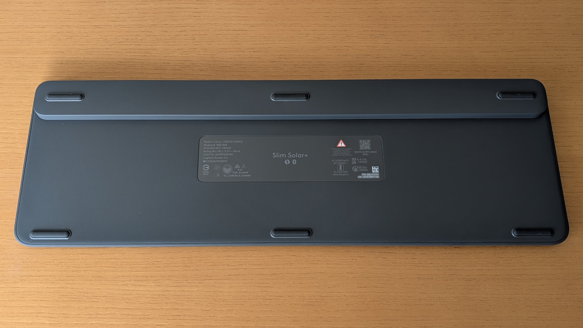 Logicool Signature Slim Solar+ K980 底面