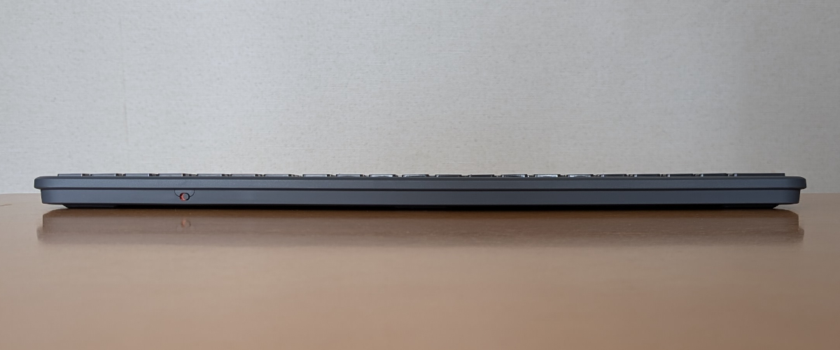 Logicool Signature Slim Solar+ K980 上面