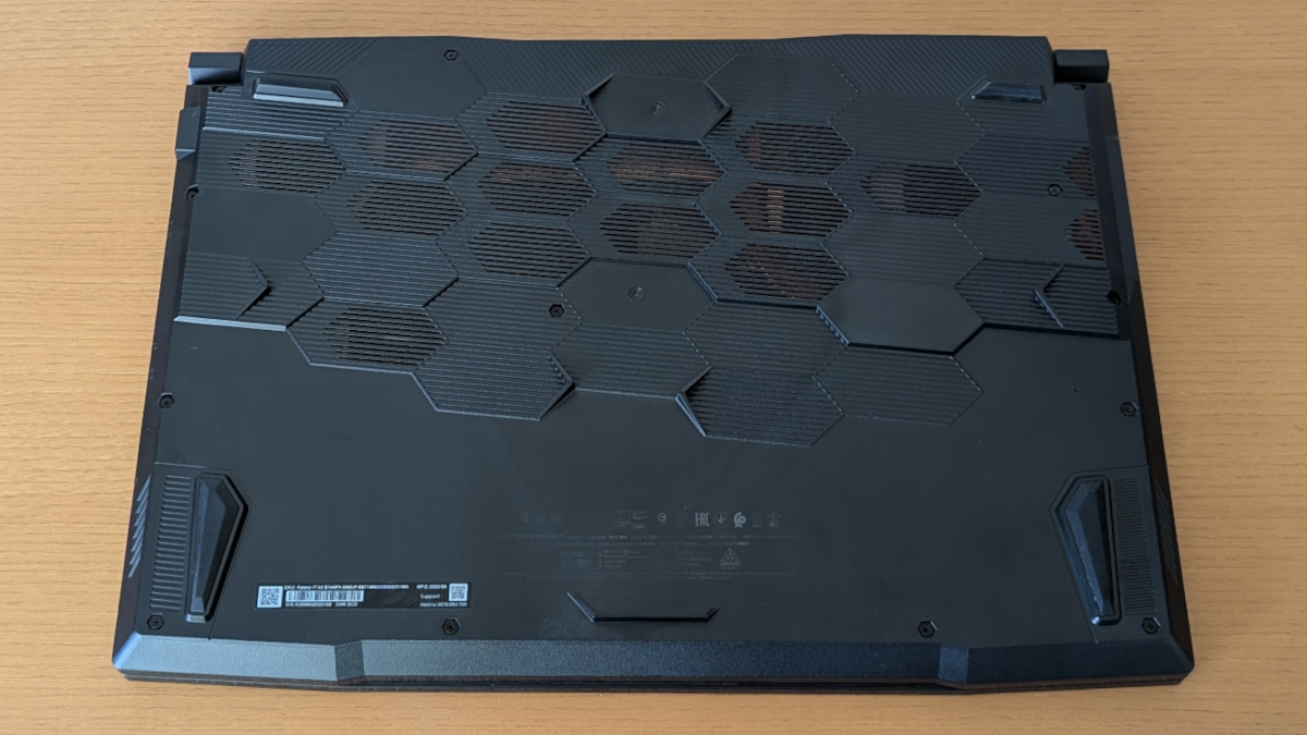 MSI Katana 17 HX B14W (B14WFK-5060JP) 底面