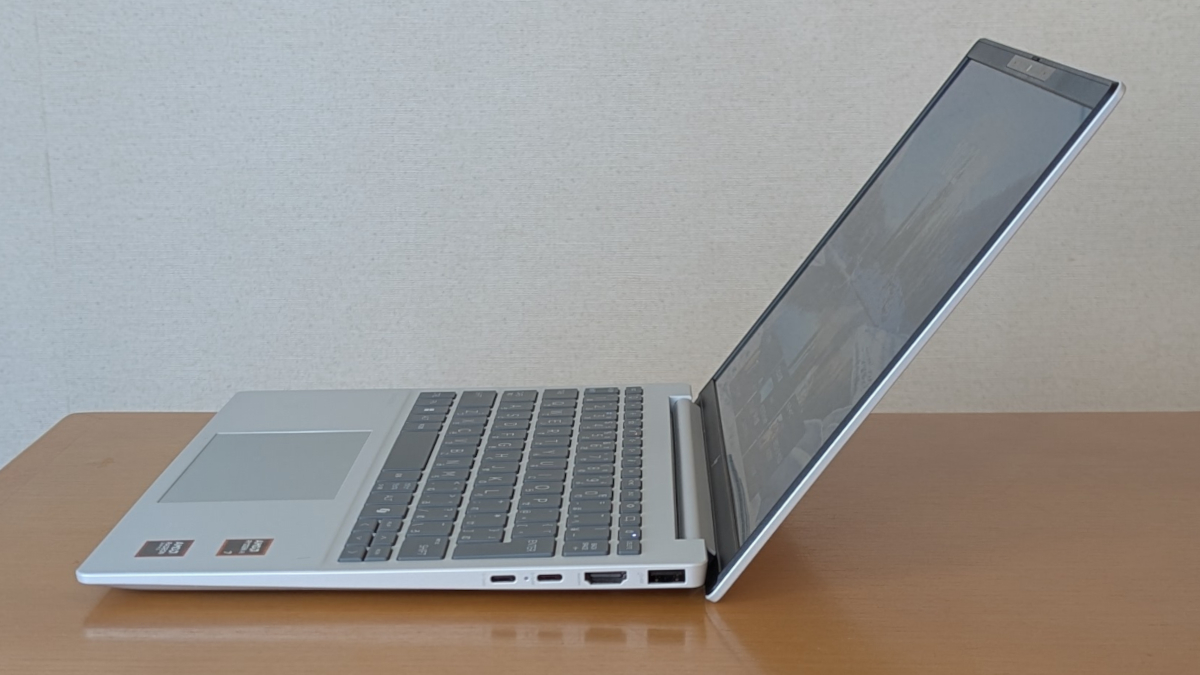HP OmniBook 7 Aero 13-bg ヒンジ開口
