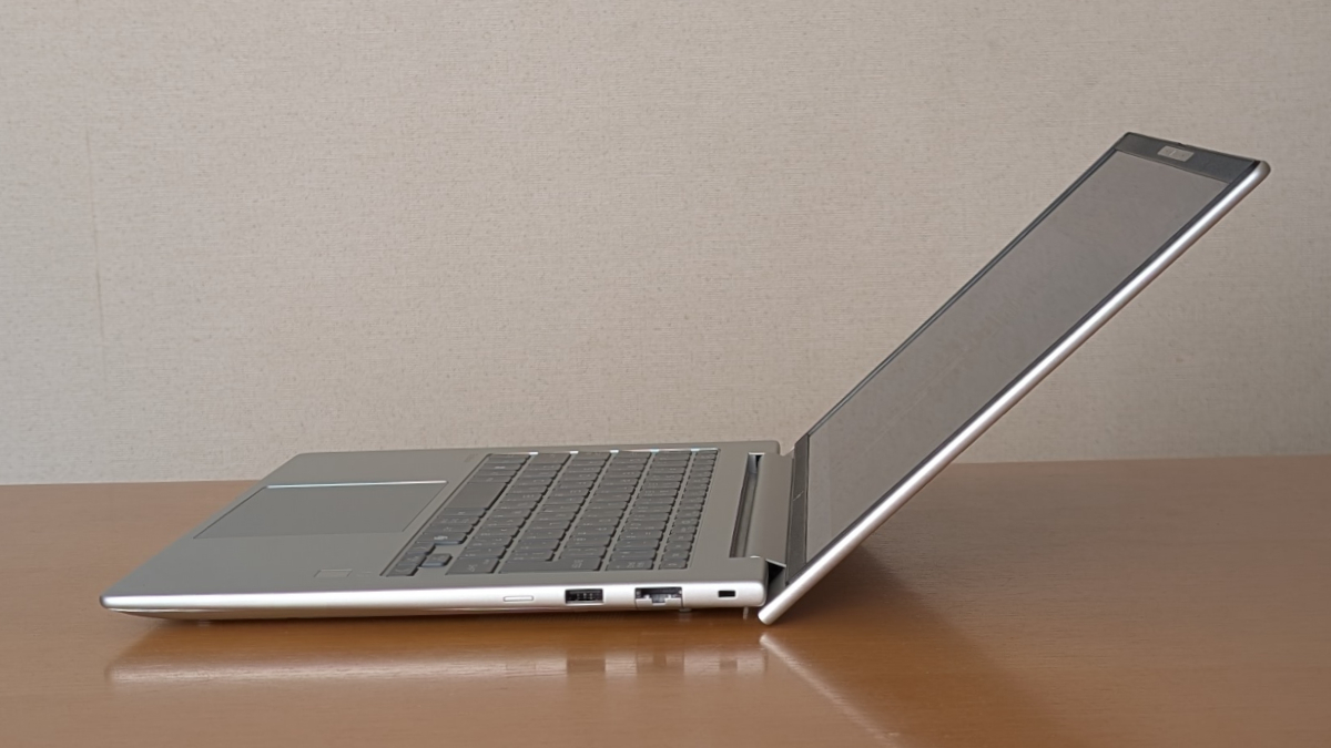 HP EliteBook 6 G1a 14 ヒンジ最大開口