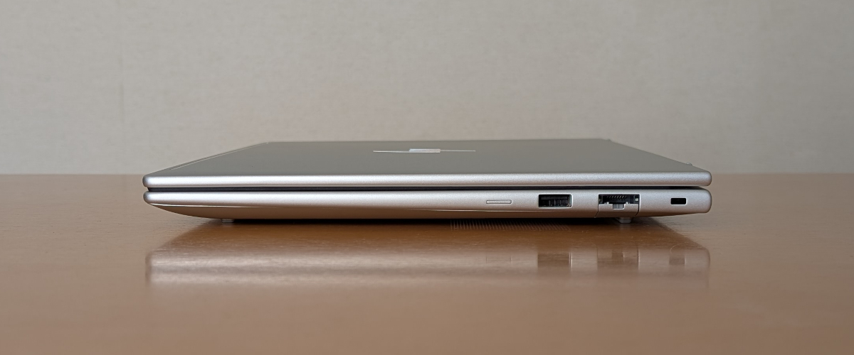 HP EliteBook 6 G1a 14 右側面