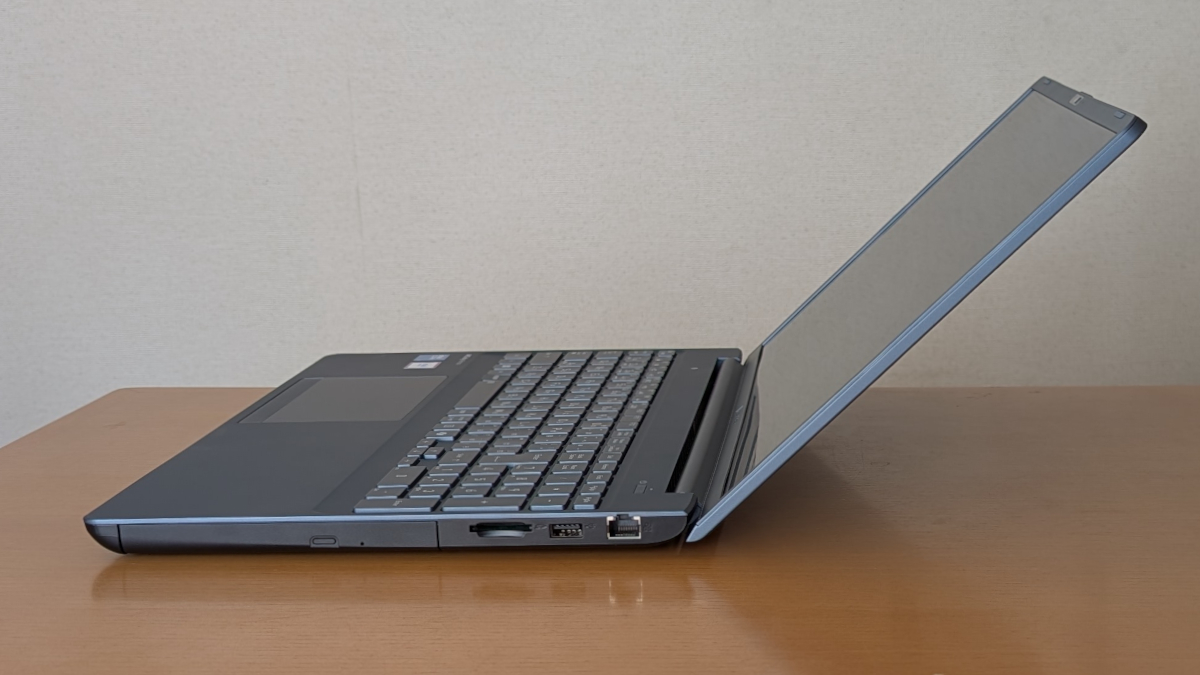 dynabook T7/A (AZ) ヒンジ最大開口
