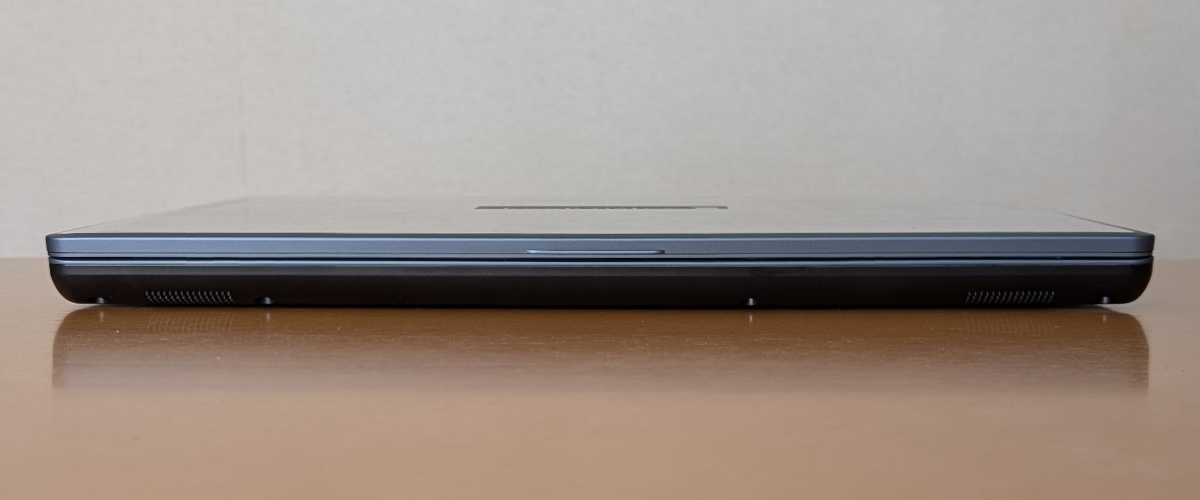 dynabook T7/A (AZ) 前面