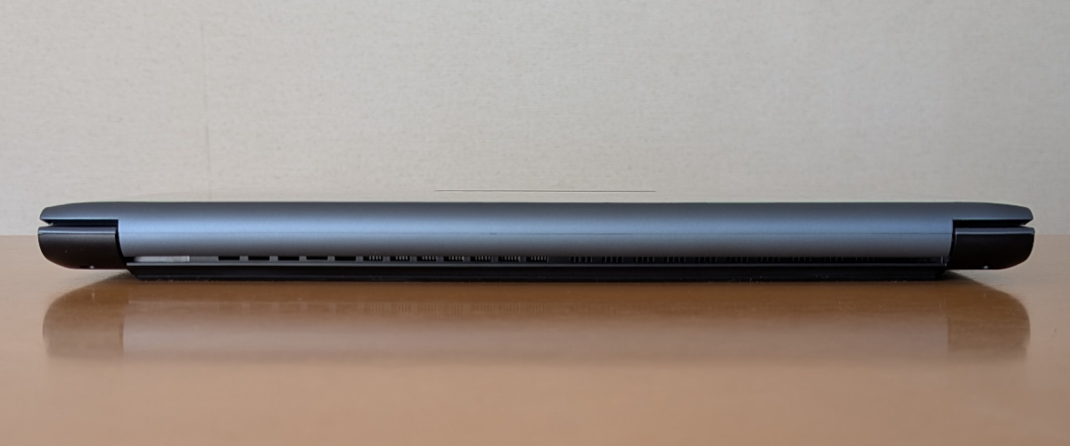 dynabook T7/A (AZ) 背面