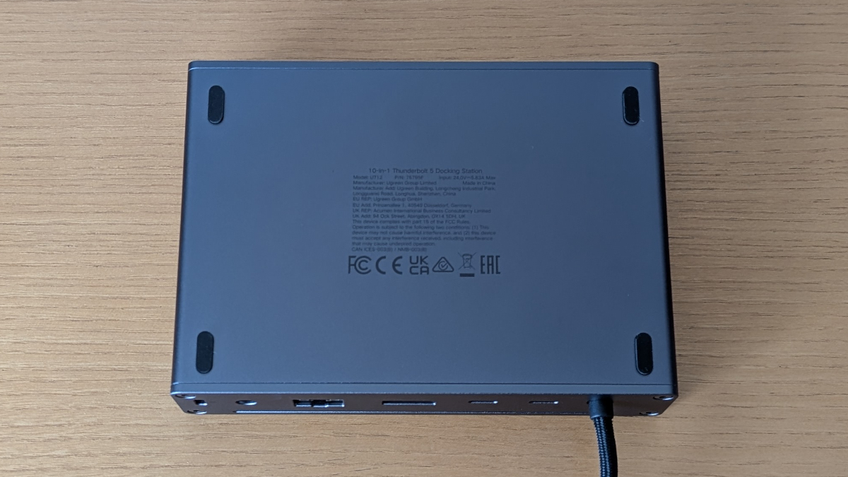 UGREEN Maxidok 10-in-1 Thunderbolt 5 ドッキングステーション 底面